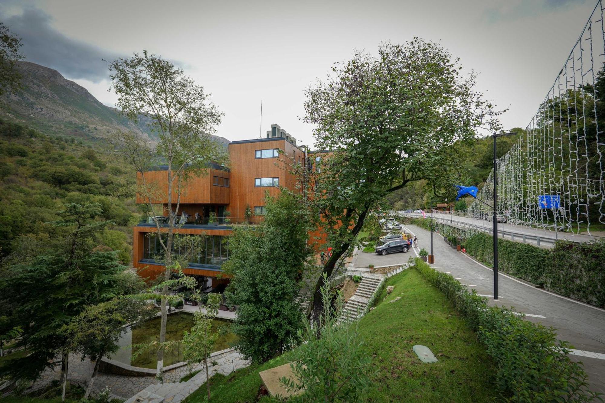 Hotel Uji Ftohte Tepelene Esterno foto