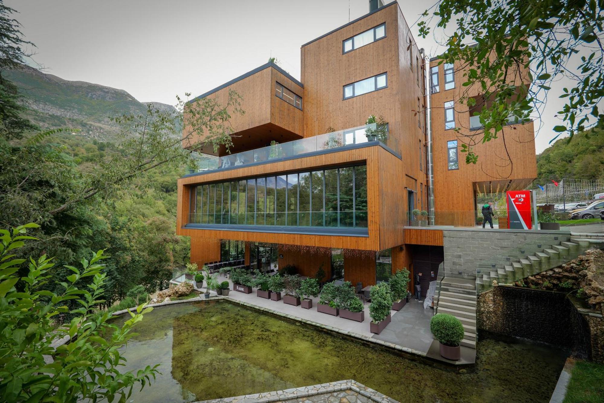 Hotel Uji Ftohte Tepelene Esterno foto
