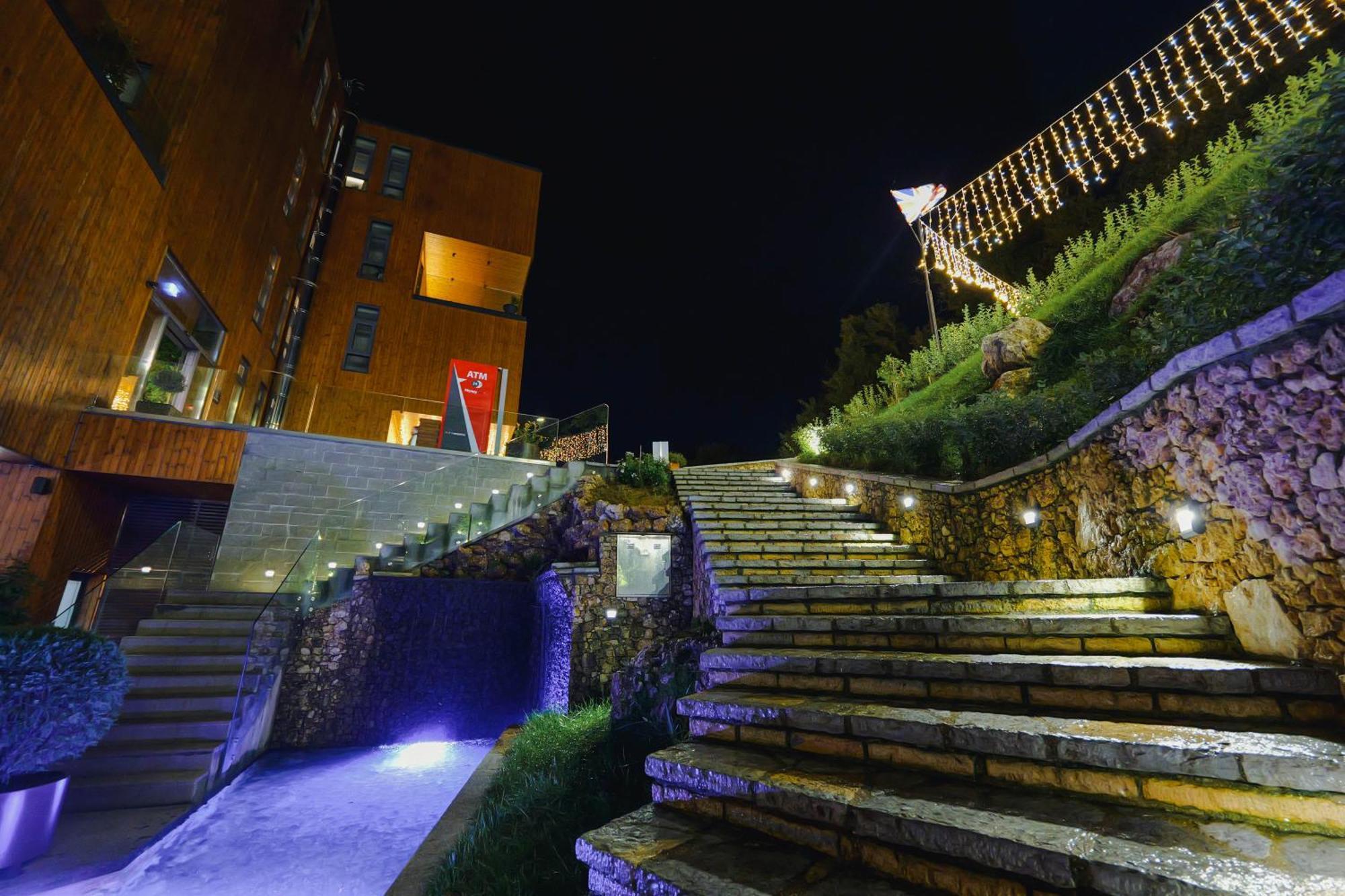 Hotel Uji Ftohte Tepelene Esterno foto