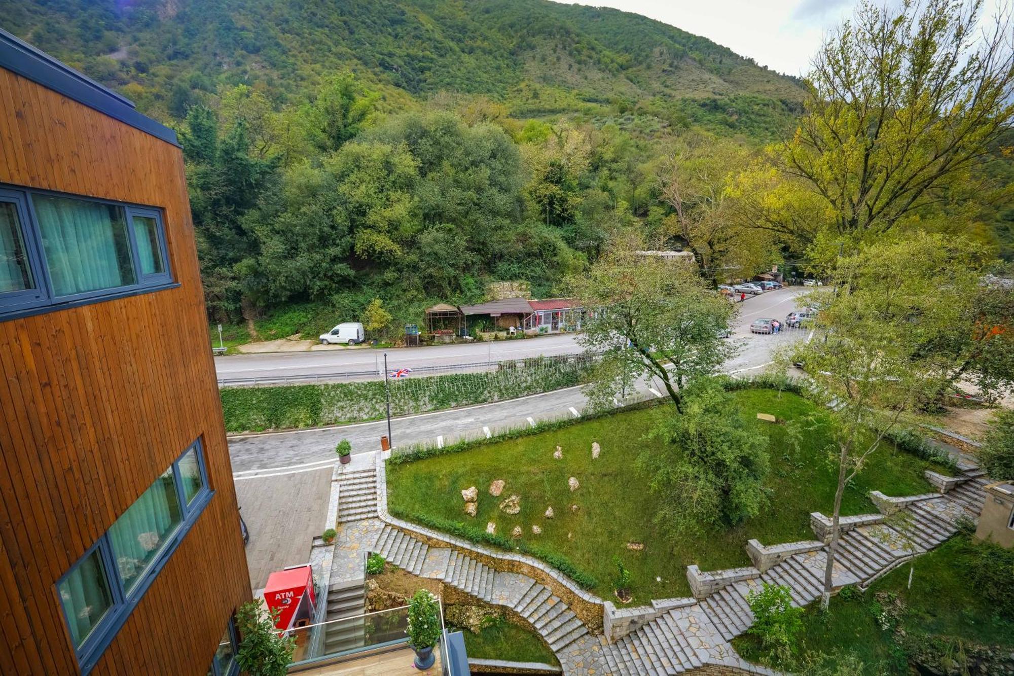 Hotel Uji Ftohte Tepelene Esterno foto