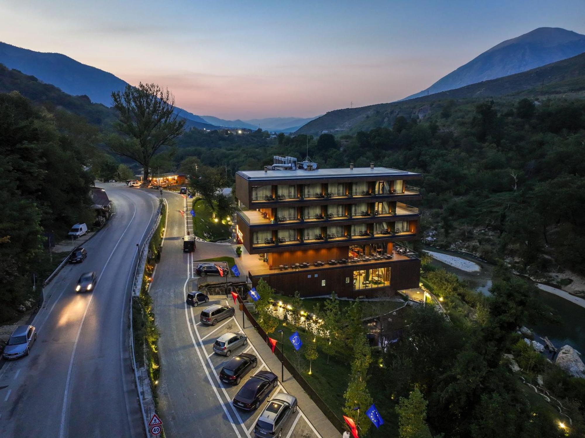 Hotel Uji Ftohte Tepelene Esterno foto