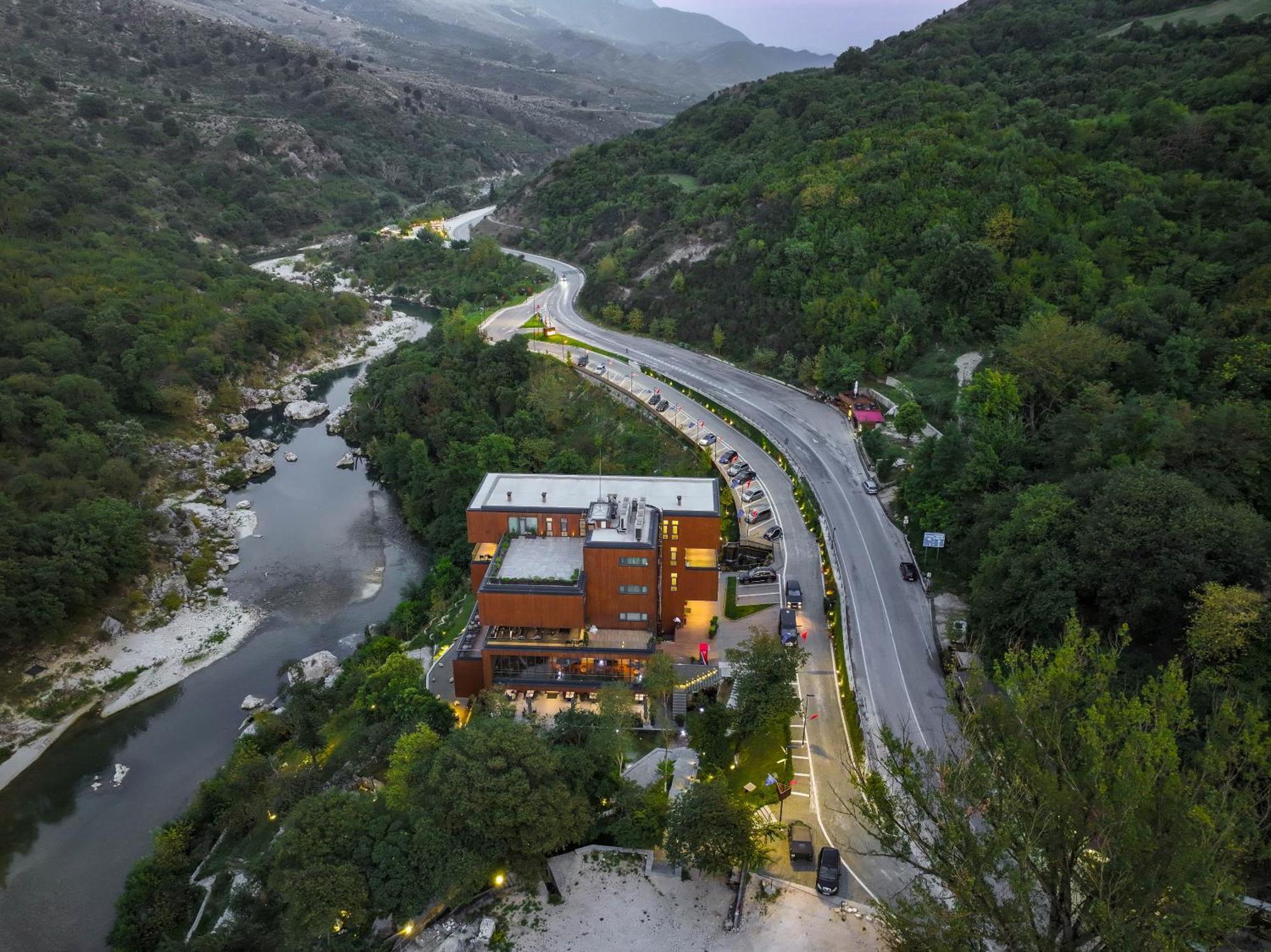 Hotel Uji Ftohte Tepelene Esterno foto