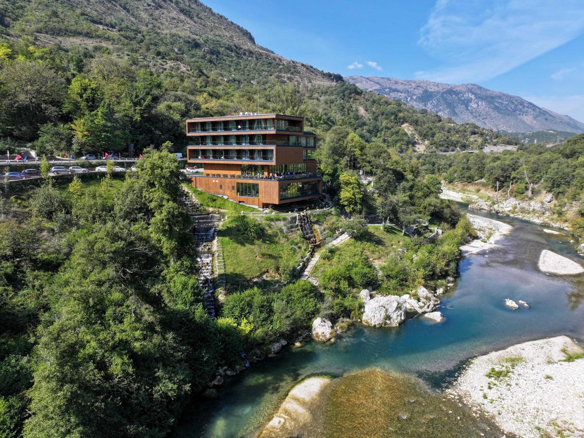 Hotel Uji Ftohte Tepelene Esterno foto