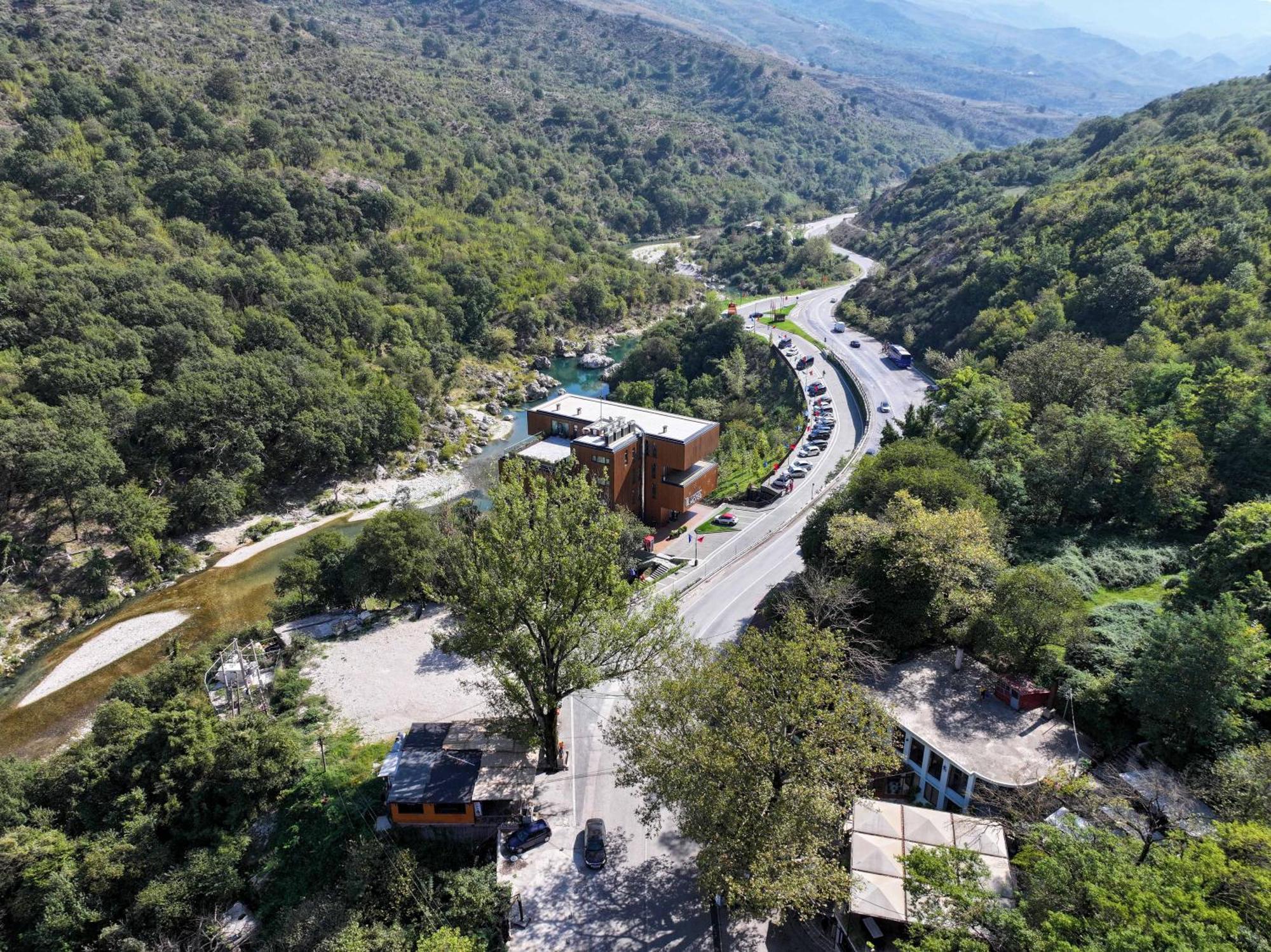 Hotel Uji Ftohte Tepelene Esterno foto
