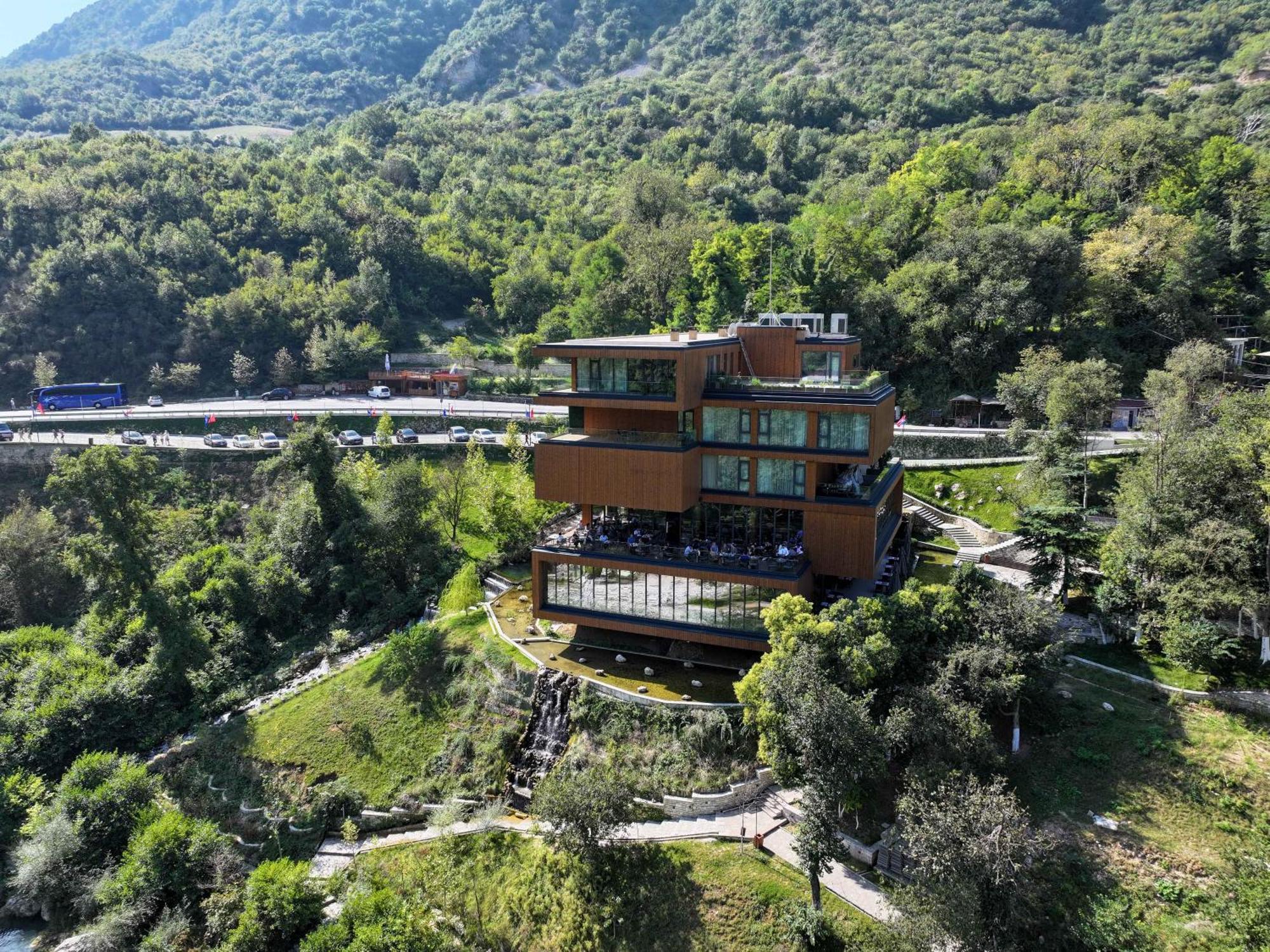 Hotel Uji Ftohte Tepelene Esterno foto
