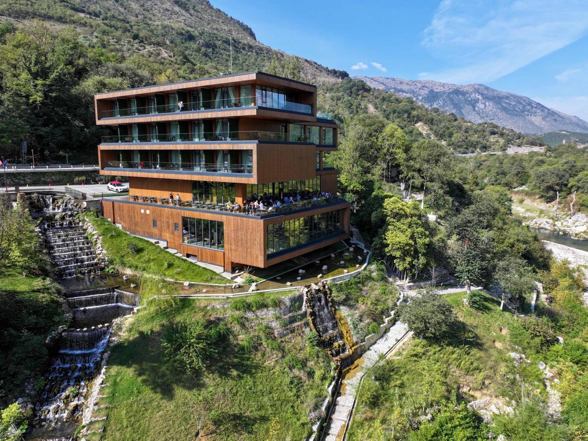 Hotel Uji Ftohte Tepelene Esterno foto