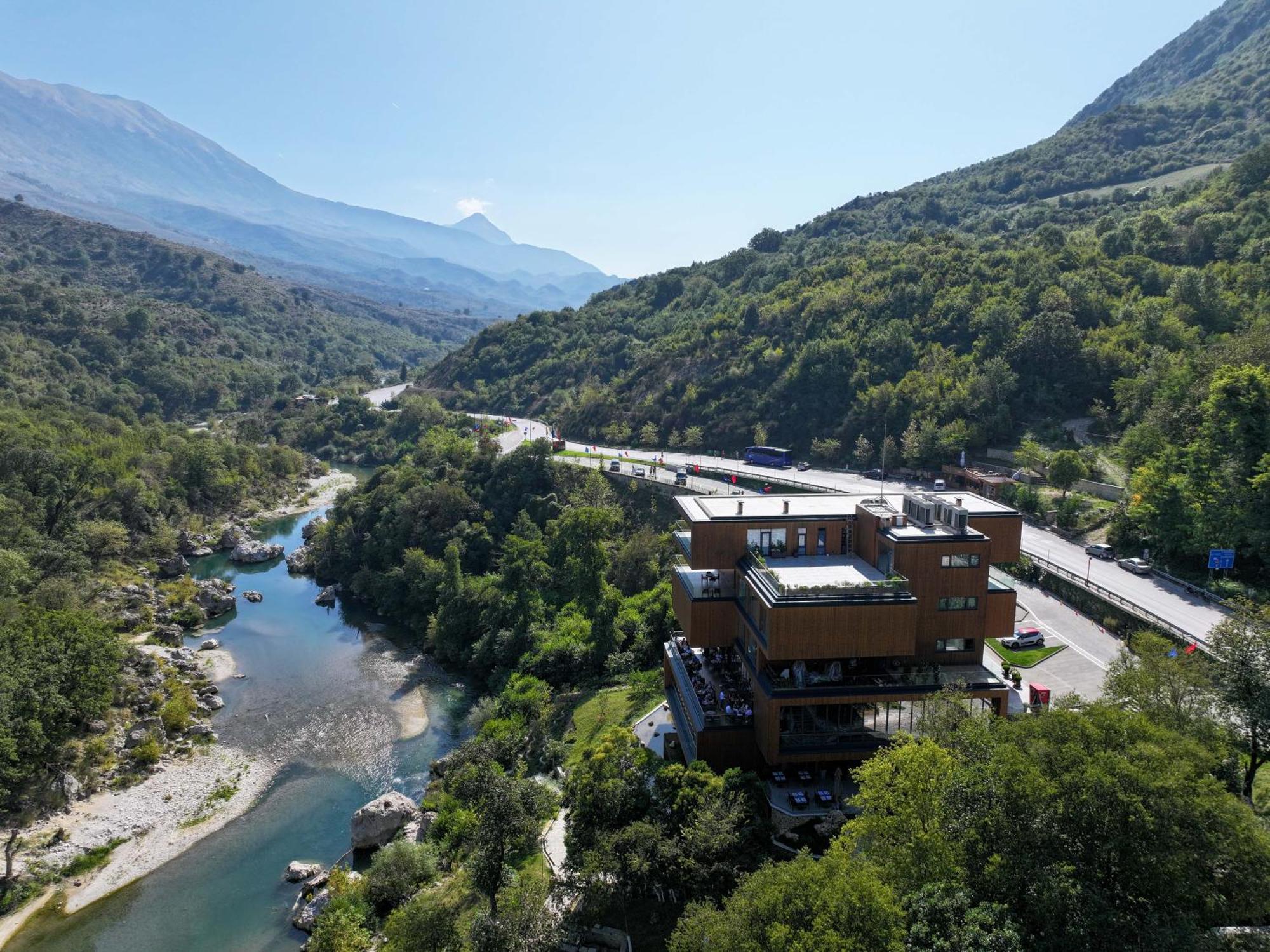 Hotel Uji Ftohte Tepelene Esterno foto