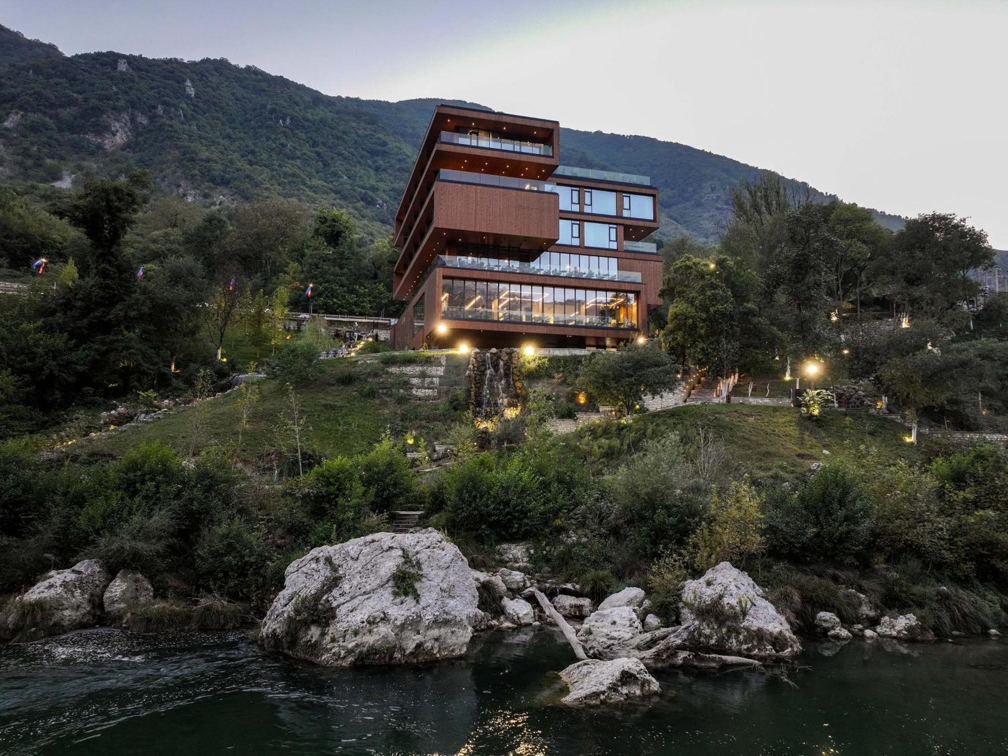 Hotel Uji Ftohte Tepelene Esterno foto