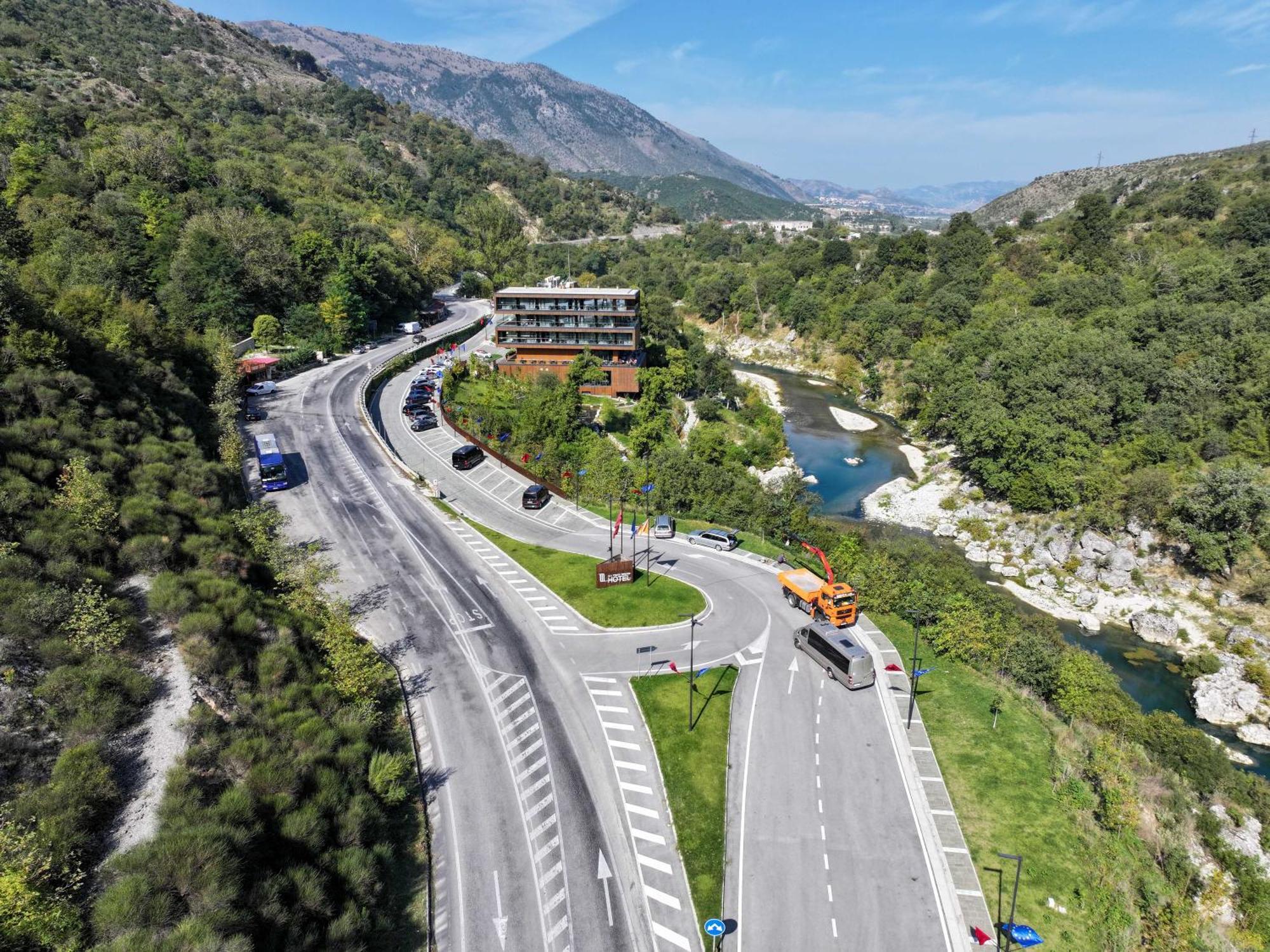 Hotel Uji Ftohte Tepelene Esterno foto