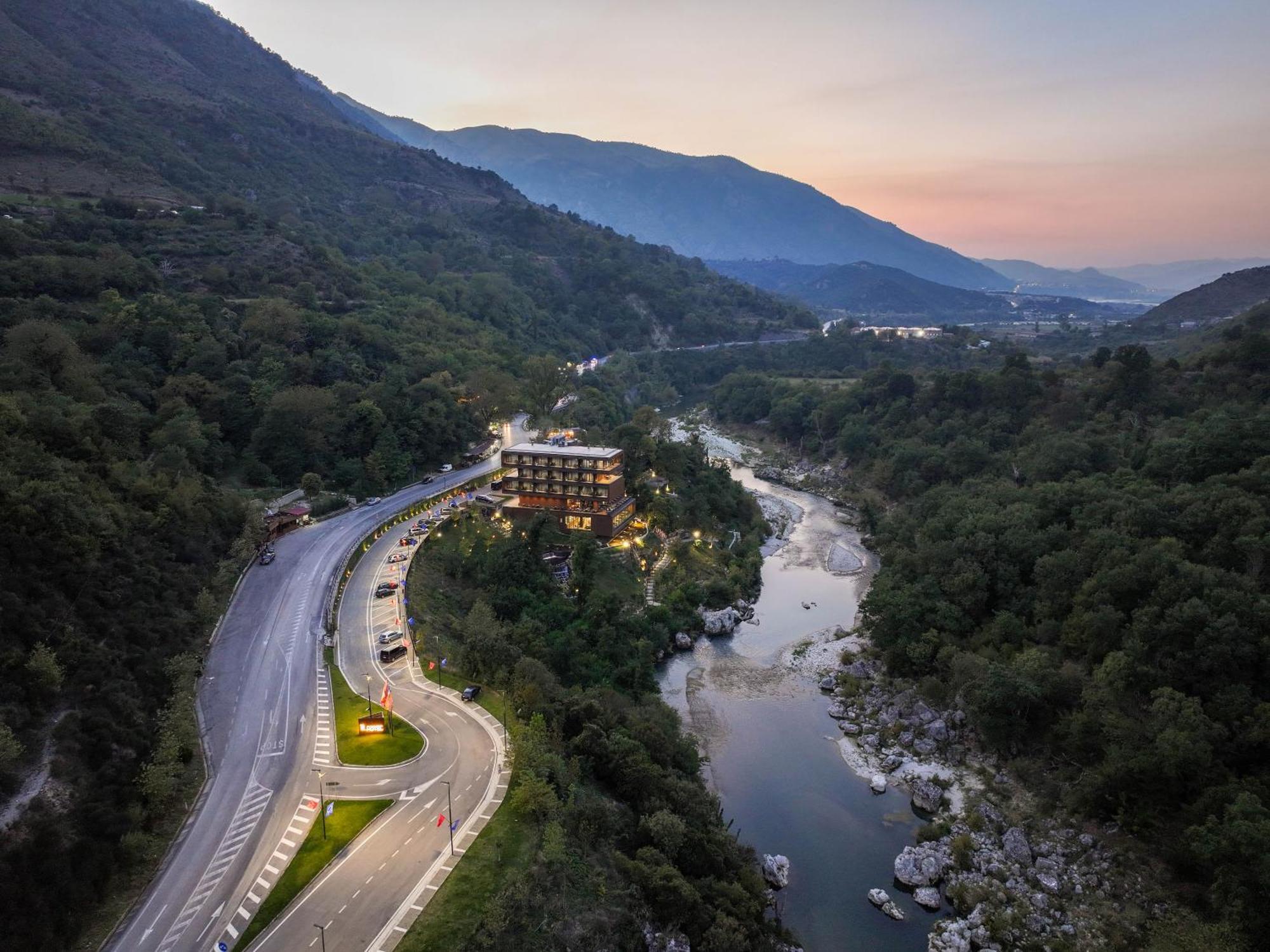 Hotel Uji Ftohte Tepelene Esterno foto