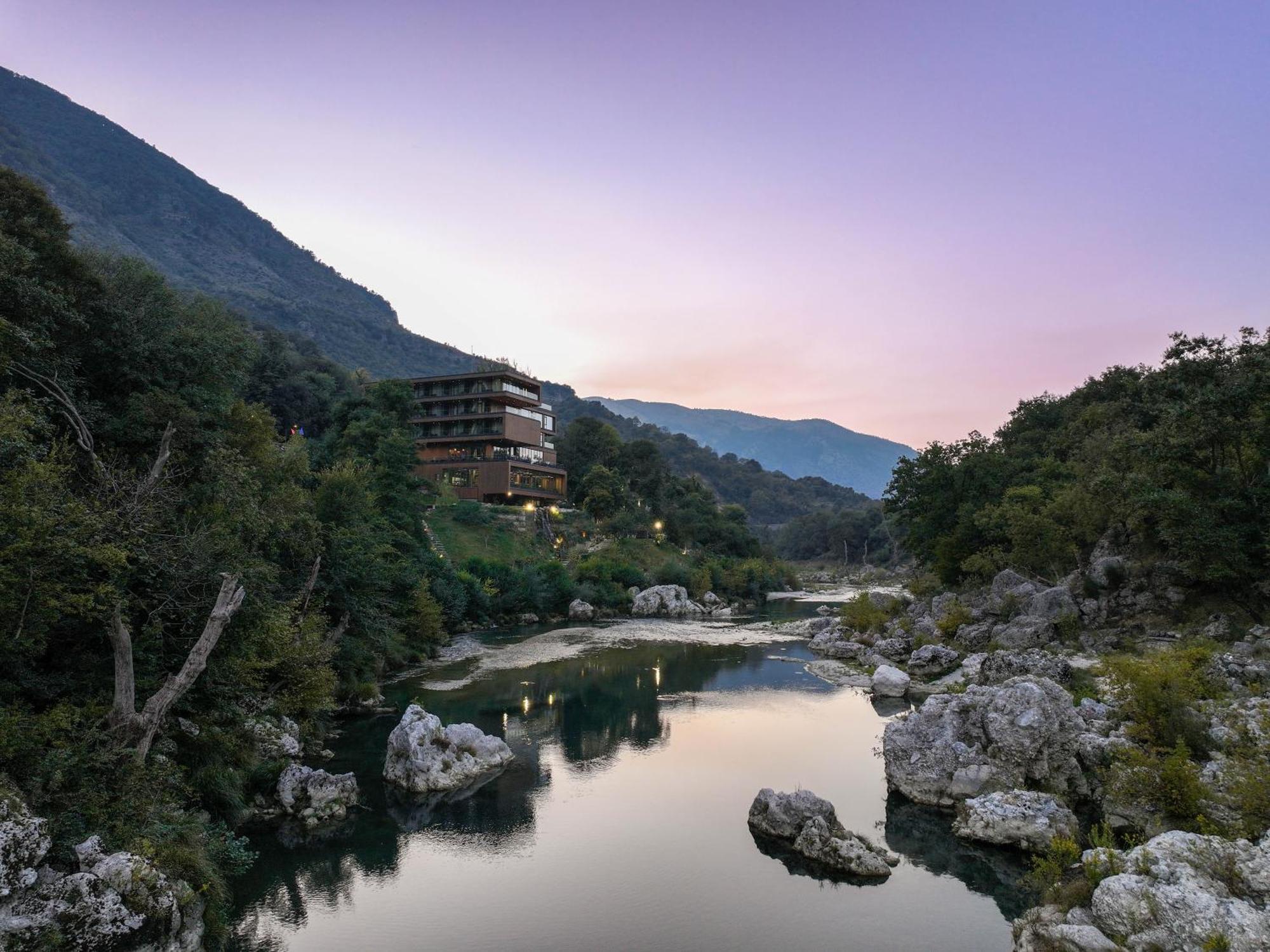 Hotel Uji Ftohte Tepelene Esterno foto